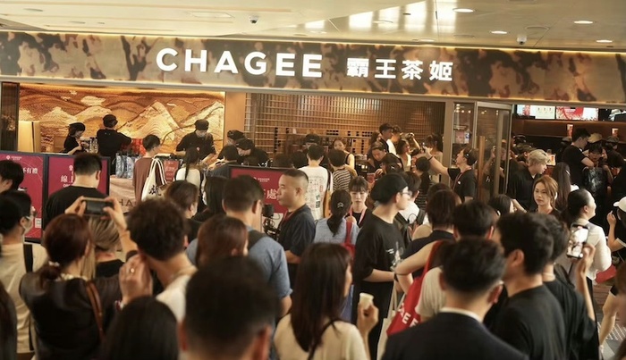 霸王茶姬、茶百道闯香港,开业即爆单