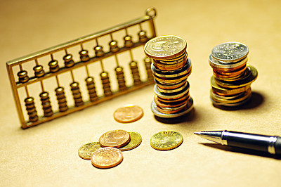 2025媒体管家：前10个月新能源车险保费同比大增53% 比亚迪、小米等新“玩家”相继入局