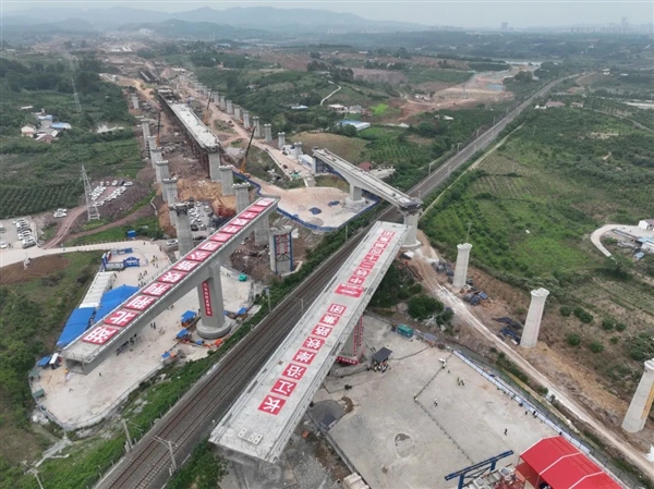 全国第一次!两条高铁的两座特大桥同时转体