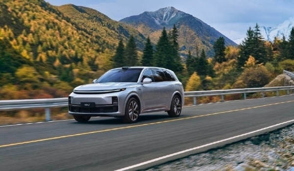 “亏电是条虫”成历史 李想解读理想全新高性能模式:功率并联 “亏电是条虫”成历史 李想解读理想全新高性能模式:功率并联