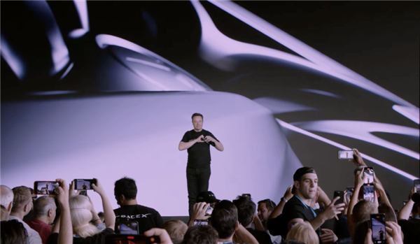 马斯克疯狂画饼!新车年销500万 机器人能卖100亿个