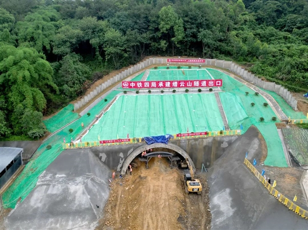 可提速400公里!成渝中线高铁两大隧道同时进洞