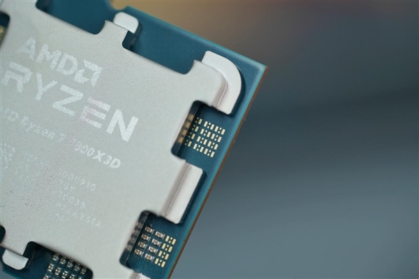 锐龙7 7800X3D开盖“果奔”：60秒后 惨烈一幕出现