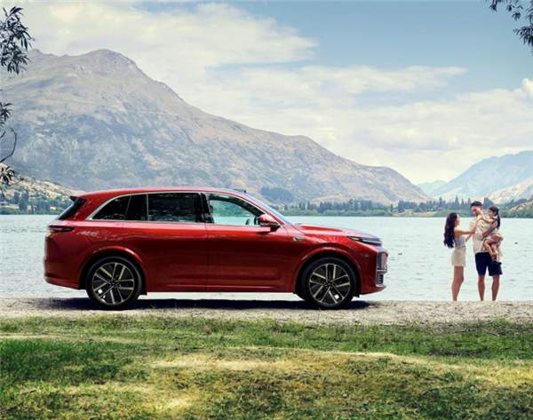 蔚来ES6上市当天 李想立下flag：10月份理想L7月销破2万辆