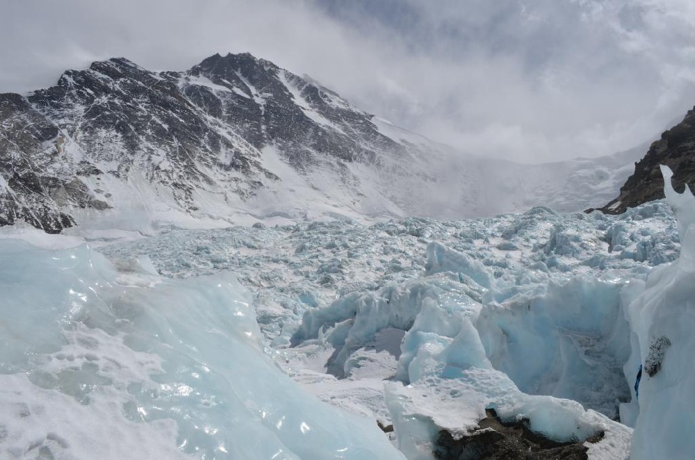 中国科学家多元探索保护冰川