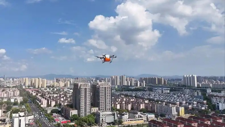 低空经济振翅时，安全之翼需固牢