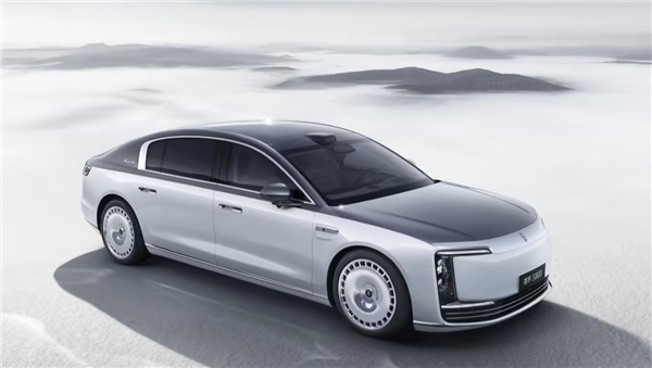 尊界S800卖爆!董事长回应江淮做豪车资历浅:要活100岁才开始做吗