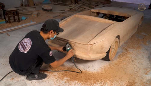 给孩子买豪车就差2个亿怎么办？用电锯做了一辆！