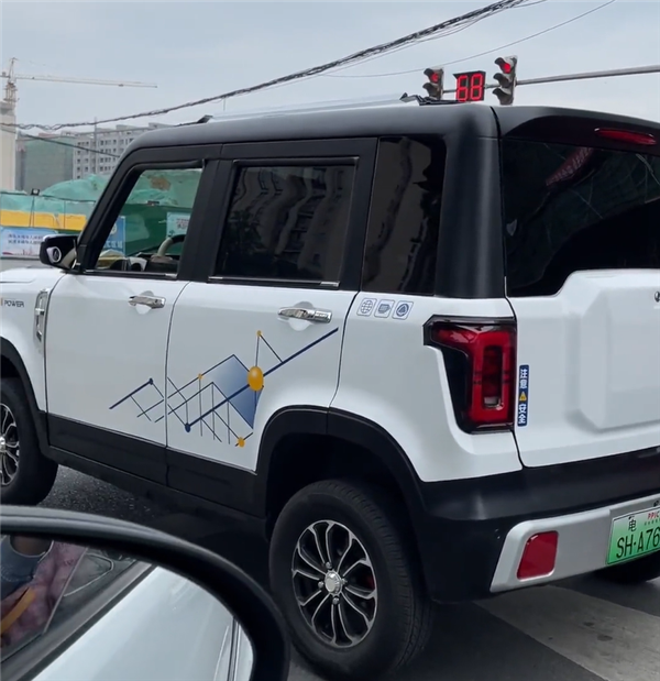 超级离谱！4米7、拉2吨多的老头乐造出来了 网友：不封杀要上天了