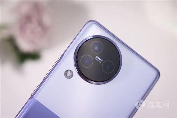 2499元!小米发布“美女神机” 但降价1000的K60更香……