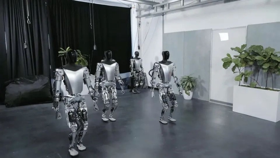 马斯克疯狂画饼！新车年销500万 机器人能卖100亿个