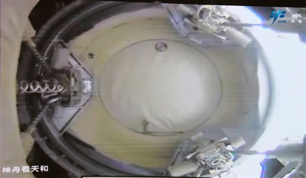 神舟十六号与空间站完成交会对接：3名航天员即将进入天和核心舱