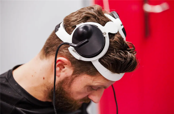 突破!脑脊接口让瘫痪者恢复独立行走