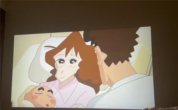 1099元哈趣H2投影仪太好了 还送高清幕布云台架时尚整理包