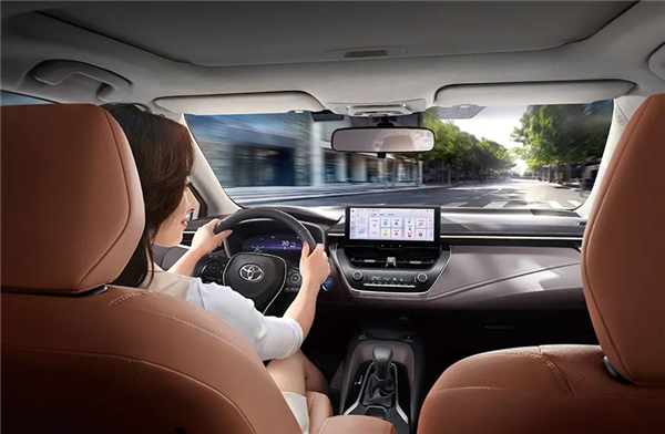 独悬变扭力梁、气囊也少了 新款丰田卡罗拉上市:11.68万起
