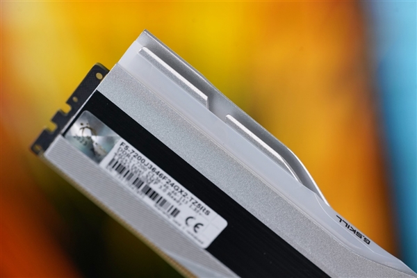 宛如超跑干练极致!芝奇幻锋戟Z5 RGB DDR5 7200 24GB内存图赏