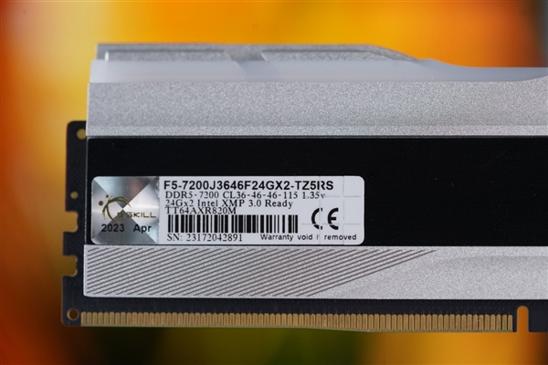 宛如超跑干练极致!芝奇幻锋戟Z5 RGB DDR5 7200 24GB内存图赏