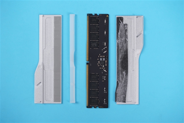 宛如超跑干练极致!芝奇幻锋戟Z5 RGB DDR5 7200 24GB内存图赏