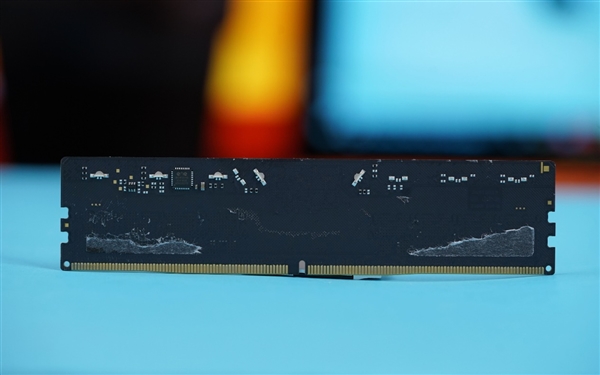 宛如超跑干练极致!芝奇幻锋戟Z5 RGB DDR5 7200 24GB内存图赏