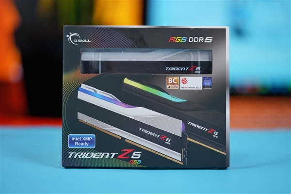 宛如超跑干练极致!芝奇幻锋戟Z5 RGB DDR5 7200 24GB内存图赏
