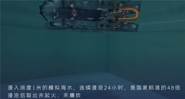 针刺只是小儿科!吉利银河L7电池遭“蹂躏”:跌落水泡火烧撞击均无碍