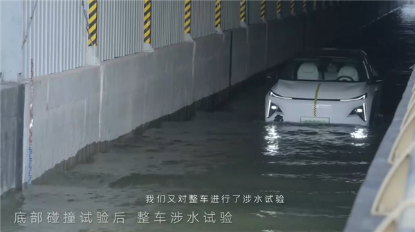 针刺只是小儿科!吉利银河L7电池遭“蹂躏”:跌落水泡火烧撞击均无碍