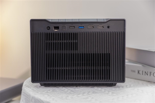 投影仪树脂镜头和玻璃镜头的区别在哪？当贝F6全玻璃避免热虚焦 更值得入手