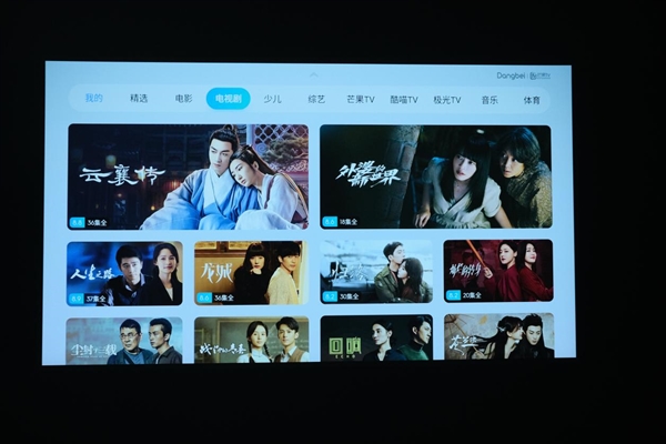 投影仪树脂镜头和玻璃镜头的区别在哪？当贝F6全玻璃避免热虚焦 更值得入手