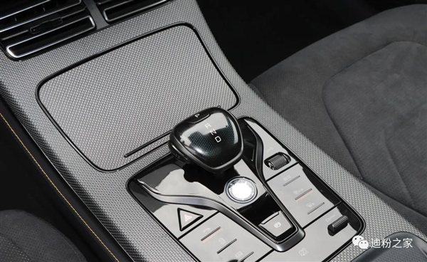 用上“最黑的黑” 比亚迪汉DM-p战神版实拍：3.7秒加速的性能怪兽