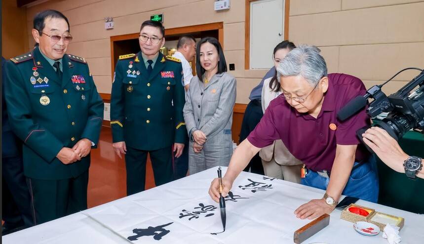 中联国兴书画院与蒙古国军人联合会文化交流联谊会在京举办(图12) 中联国兴书画院与蒙古国军人联合会文化交流联谊会在京举办(图12)