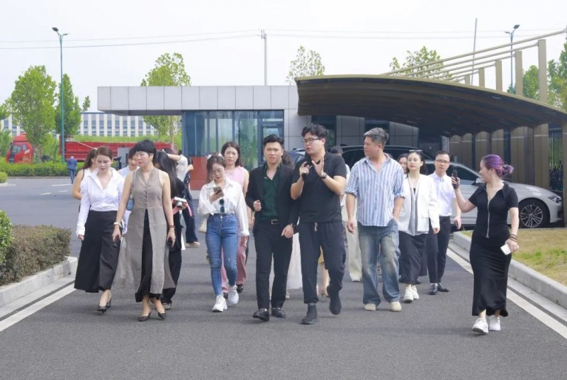 中越医美持续深化合作:越南NOGATHECH医师代表团到访联合丽拓无锡研发基地(图4) 中越医美持续深化合作:越南NOGATHECH医师代表团到访联合丽拓无锡研发基地(图4)