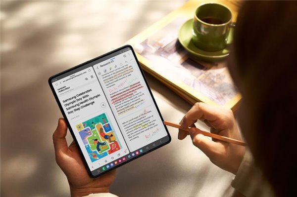 三星 Galaxy Z Fold5 以全能旗舰实力为高校生活带来极致体验 三星 Galaxy Z Fold5 以全能旗舰实力为高校生活带来极致体验(图3)